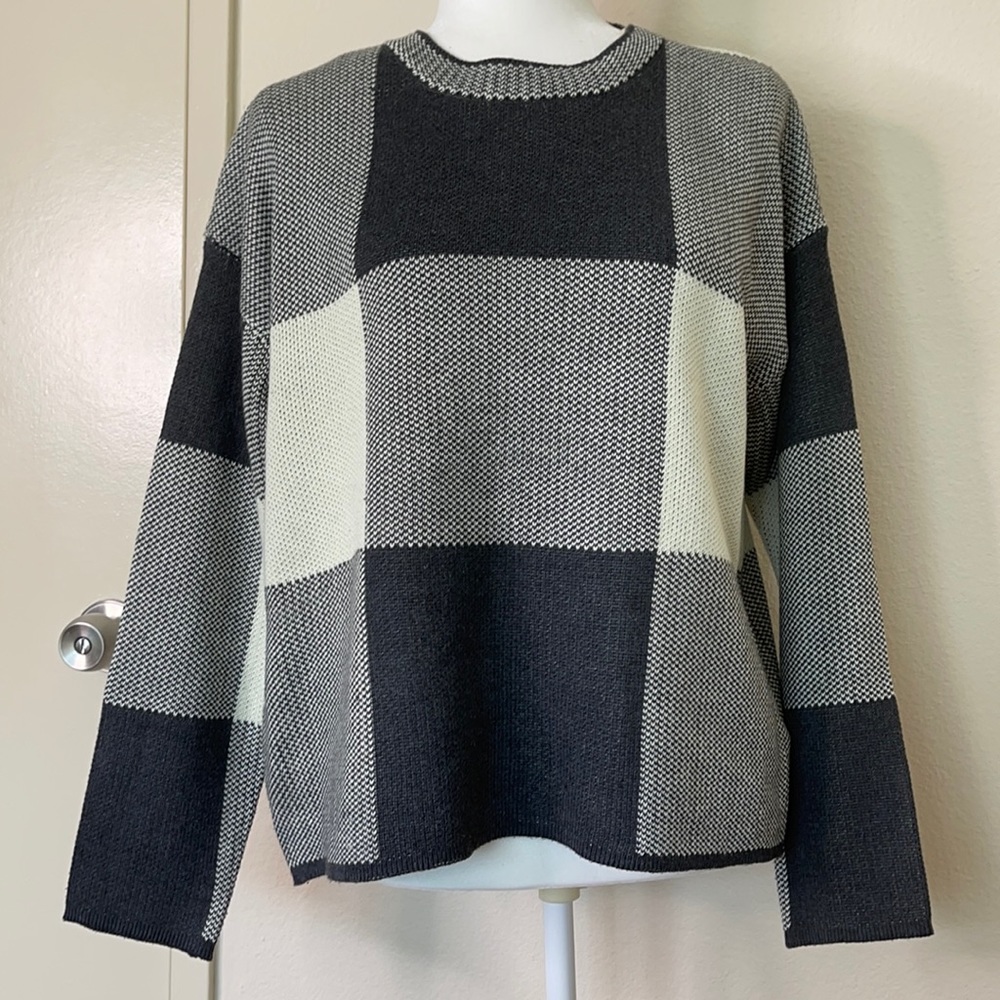 Box cut gray plaid sweater